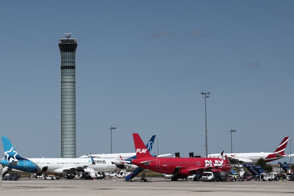 Aviões no aeroporto Charles de Gaulle， em Paris， nesta quinta-feira (3) — Foto: Thibaud MORITZ / AFP
