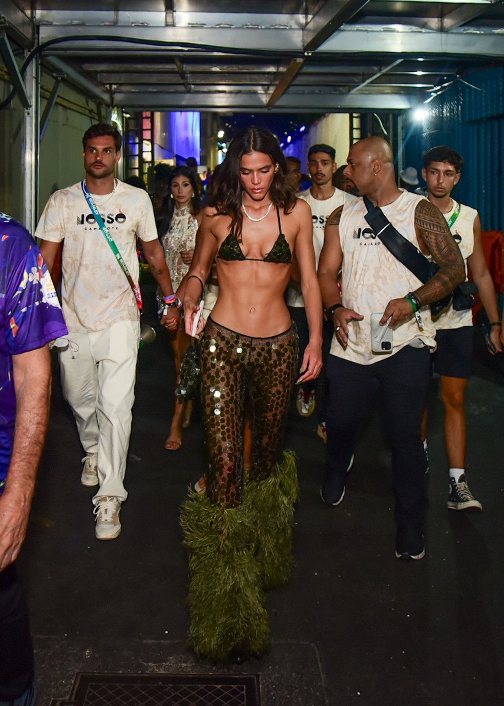 A atriz Bruna Marquezine na Sapucaí — Foto: Webert Belicio e Natália Rampinelli/ Agnews