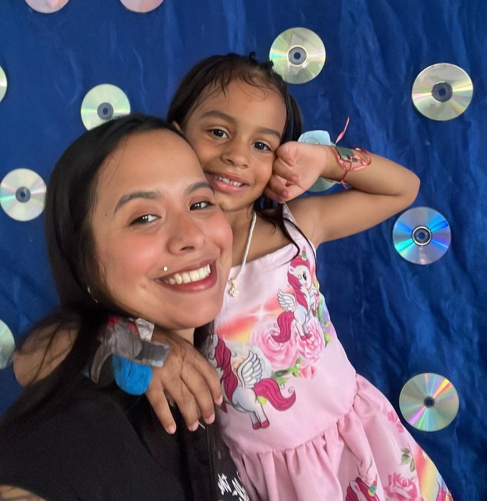 Kaline Costa e a filha， Tayná Maria Santos， de 5 anos. — Foto: Arquivo Pessoal